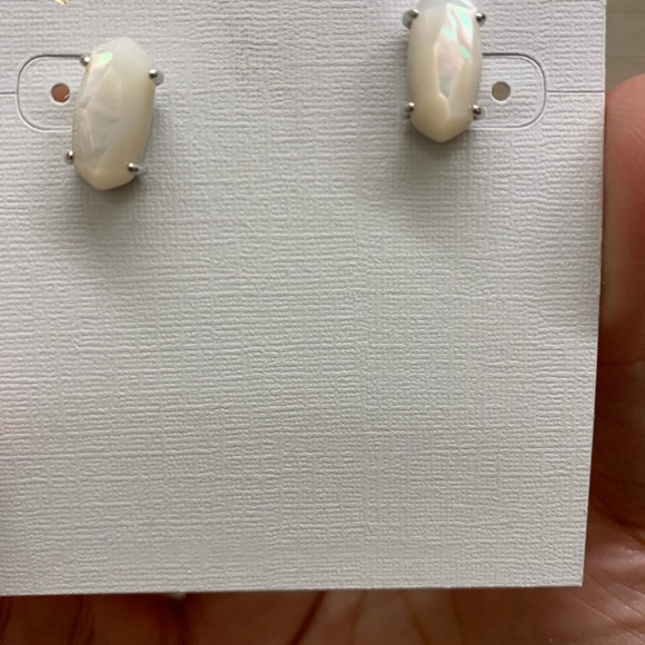 Kendra Scott earrings w filagree backing - Picture 2 of 12